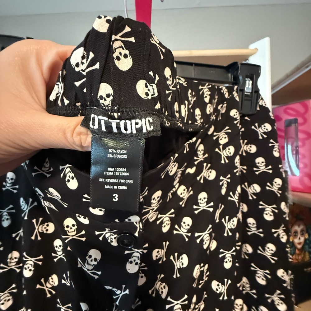 Hot Topic Black Skull Print Maxi Skirt size 3X NWT - Picture 3 of 5